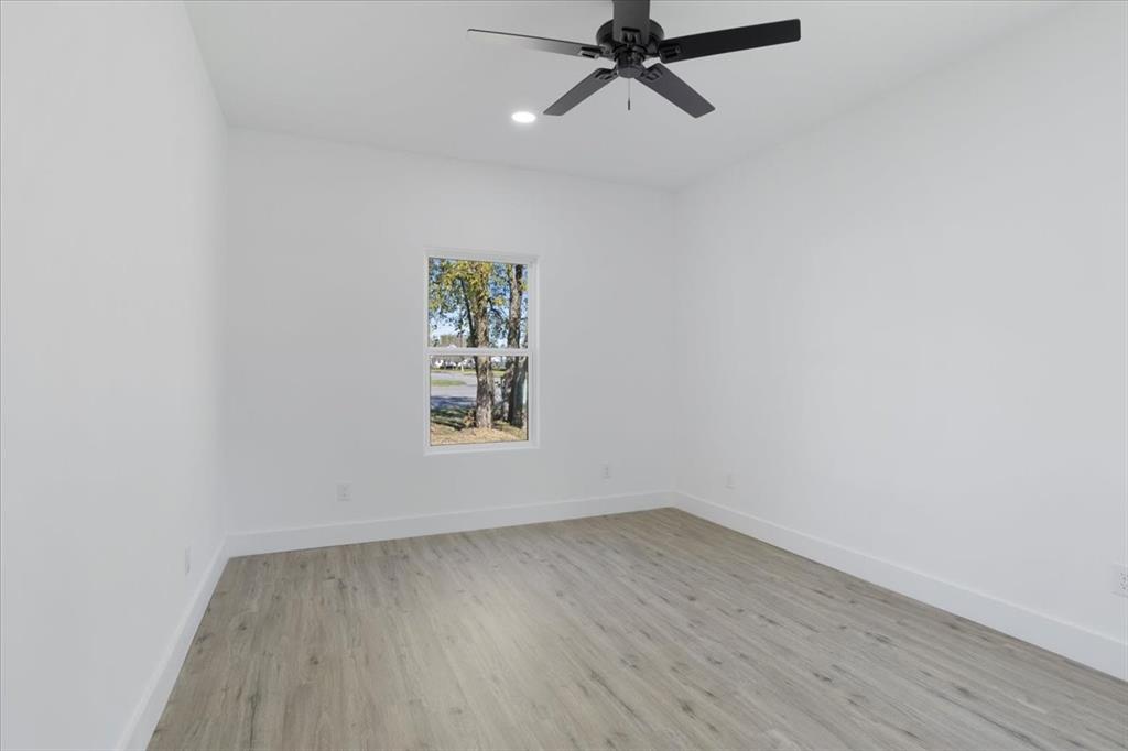 216 E Park Avenue Property Photo 19