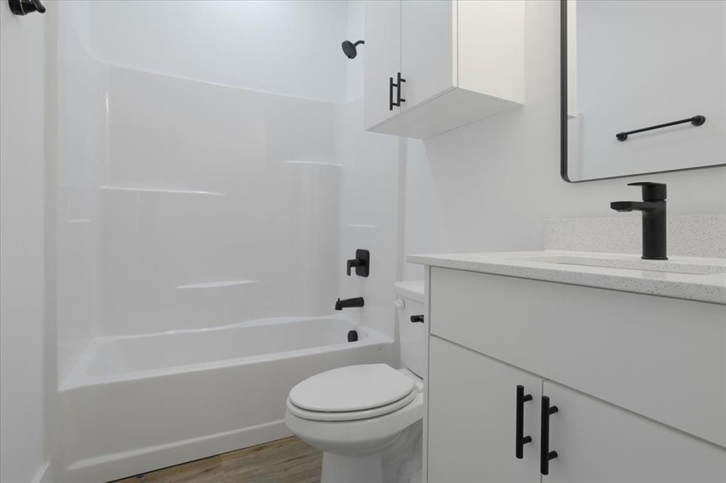 216 E Park Avenue Property Photo 20
