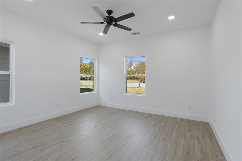 216 E Park Avenue Property Photo 24