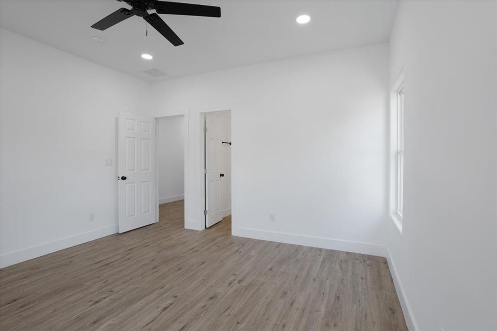 216 E Park Avenue Property Photo 25