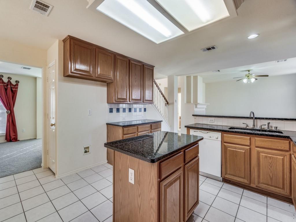 2425 Hunters Run Drive Property Photo 16