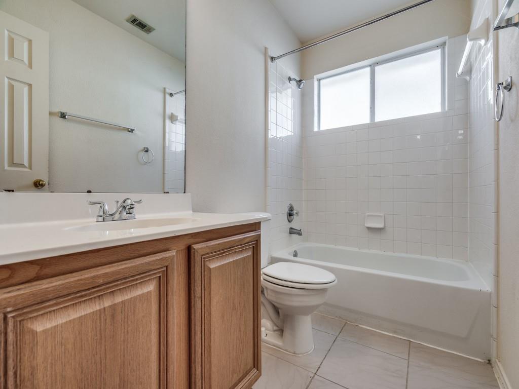 2425 Hunters Run Drive Property Photo 35