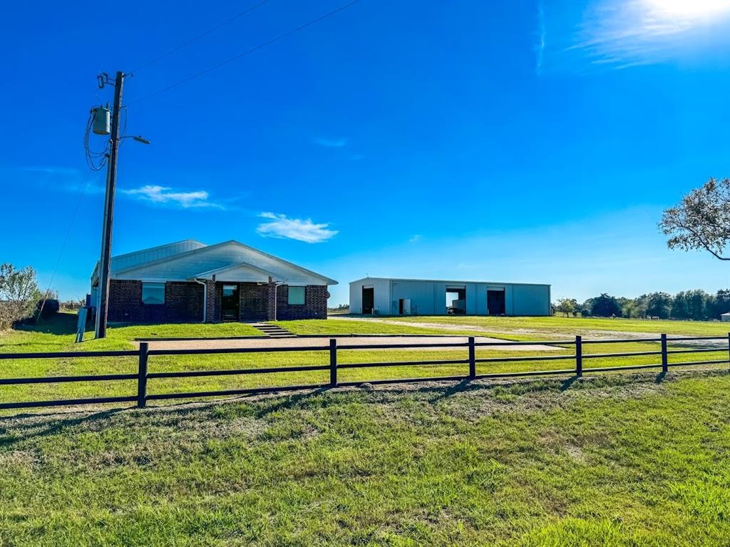 807 Fm-489 Property Photo 2