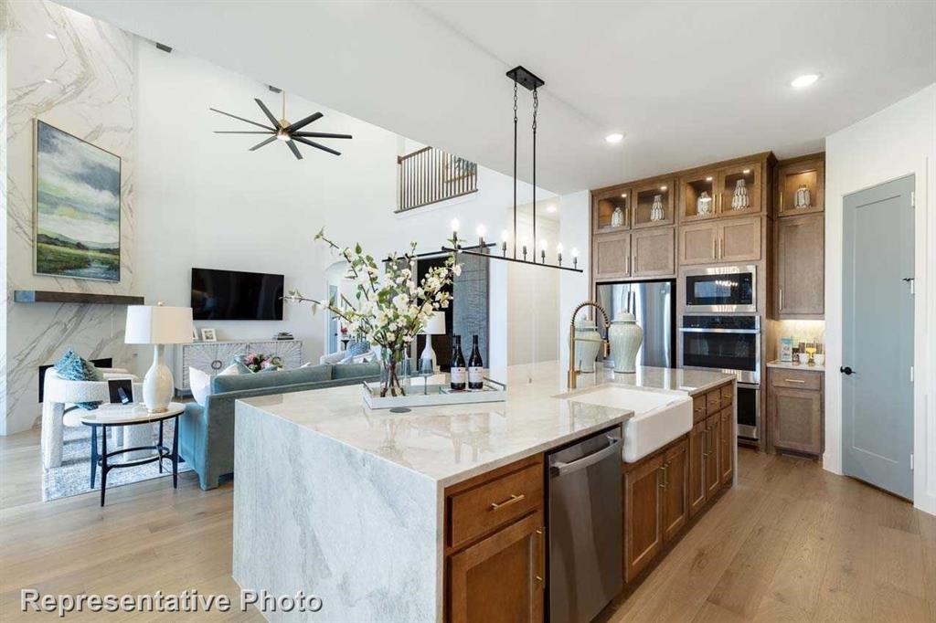 826 Montrose Drive Property Photo 4