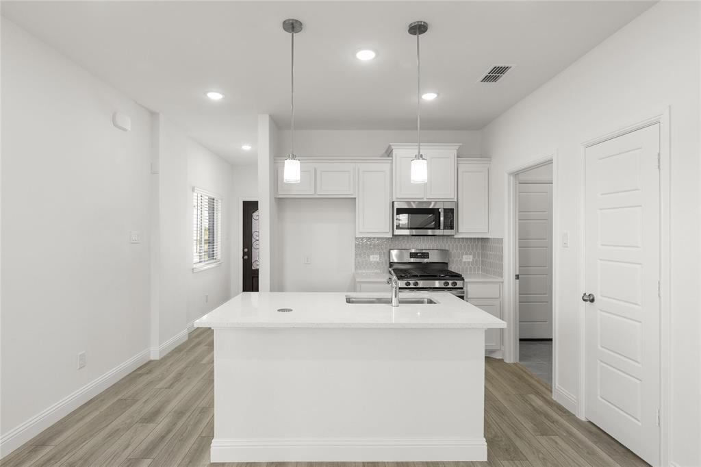 1040 Happy Holly Road Property Photo 3