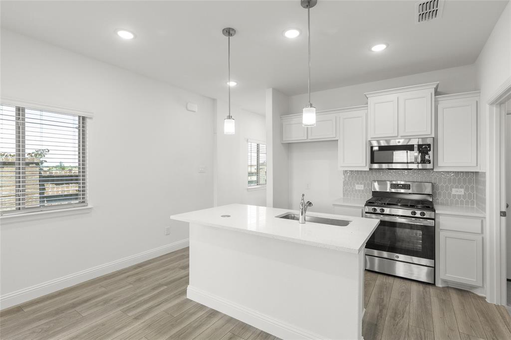 1040 Happy Holly Road Property Photo 4