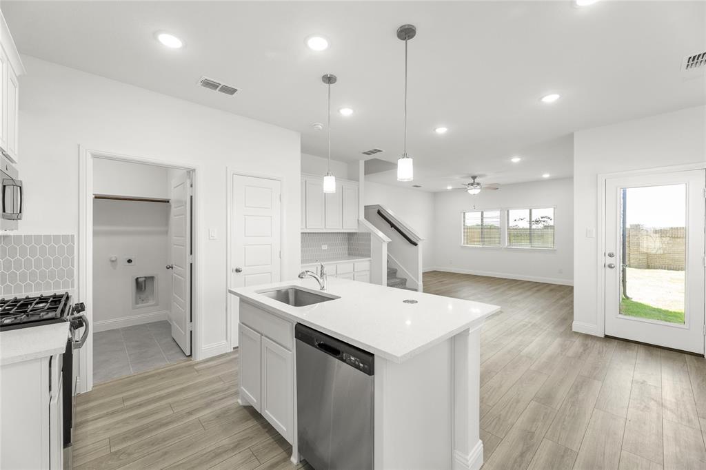 1040 Happy Holly Road Property Photo 5