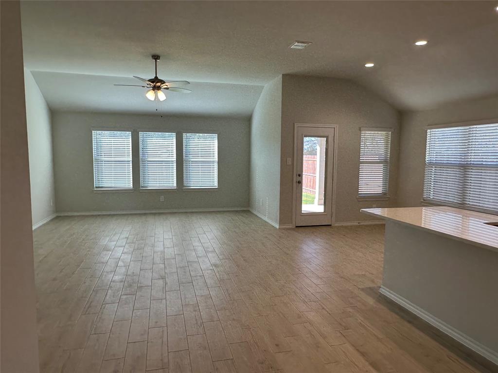 2009 Sesaro Drive Property Photo 4