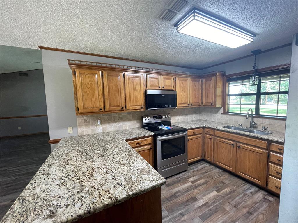 180 N Fm 911 Property Photo 4