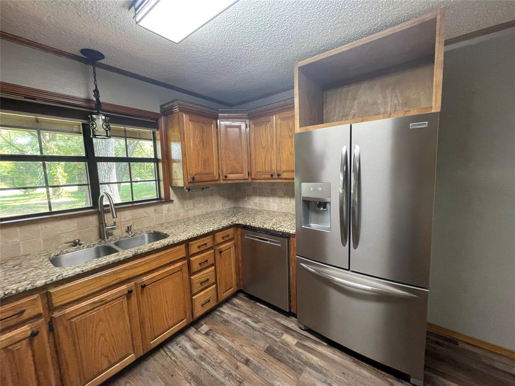 180 N Fm 911 Property Photo 5