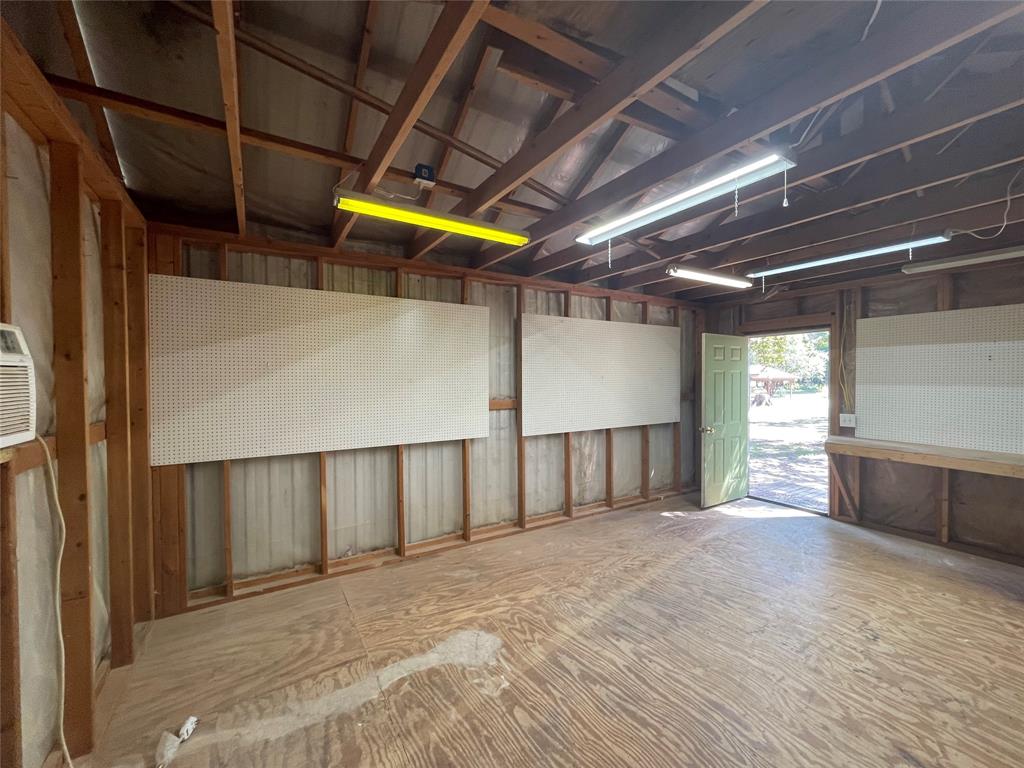 180 N Fm 911 Property Photo 19