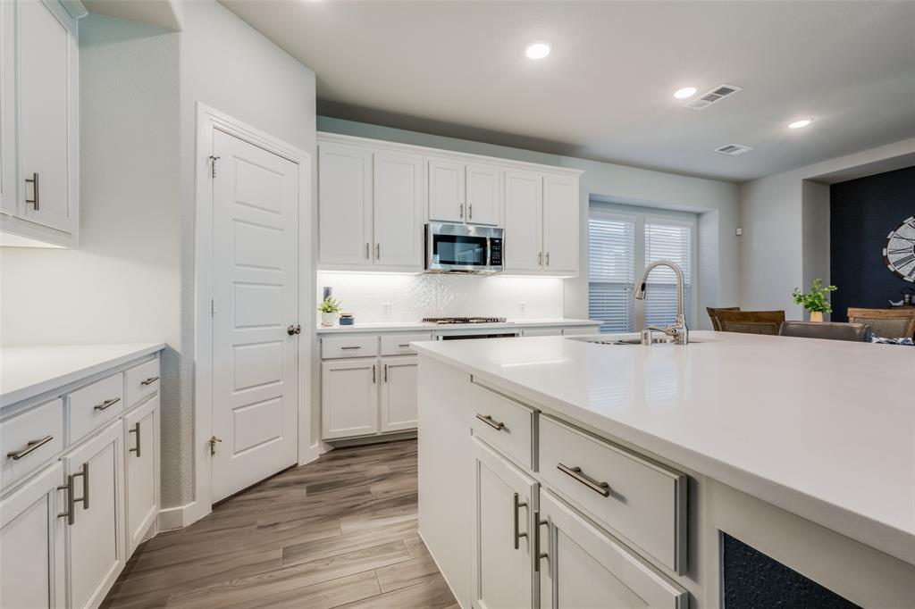 712 8th Street Property Photo 1