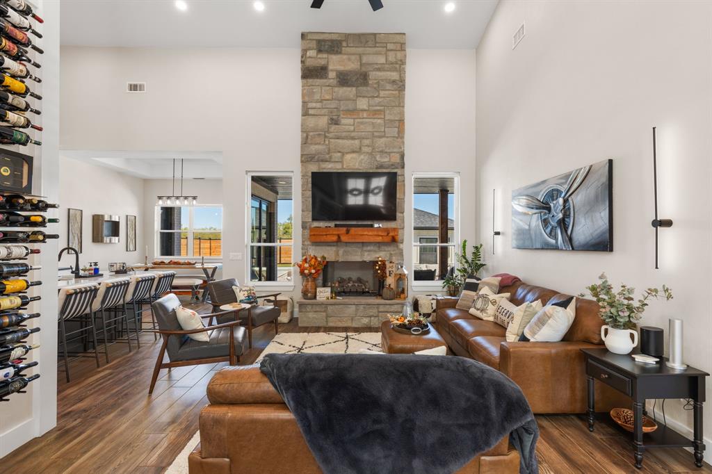 5211 Stone Lake Drive Property Photo 4