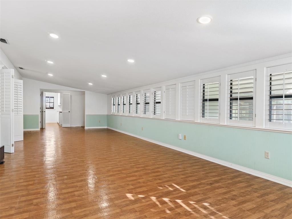 201 S Beech Street Property Photo 8