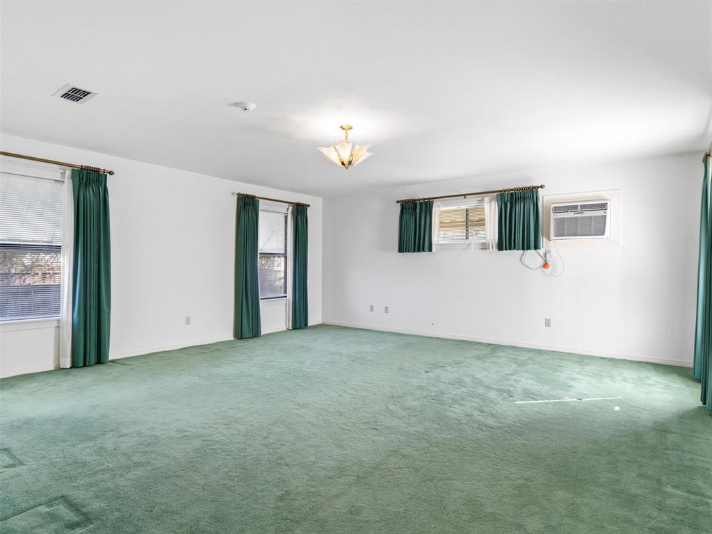 201 S Beech Street Property Photo 15