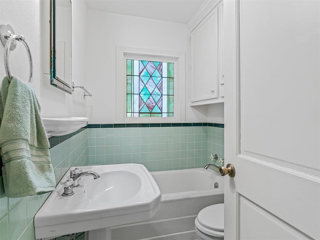 201 S Beech Street Property Photo 18