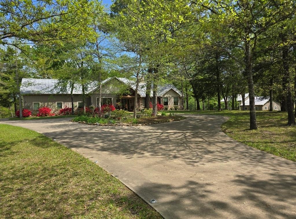 1025 Rs County Road 4261 Property Photo 1