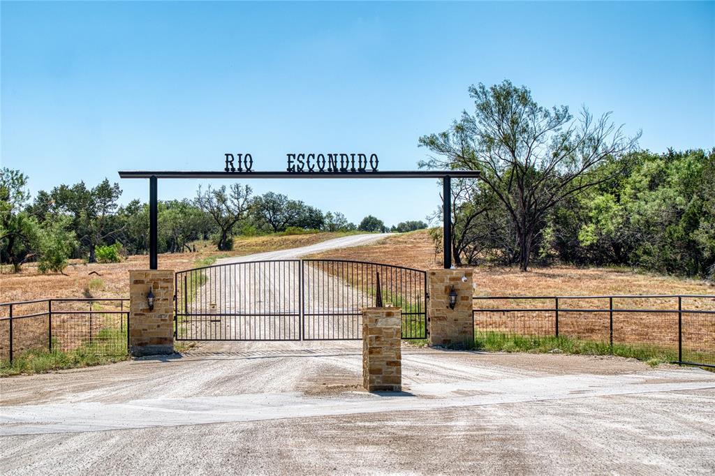 5255 Private Road 42125 Property Photo 13