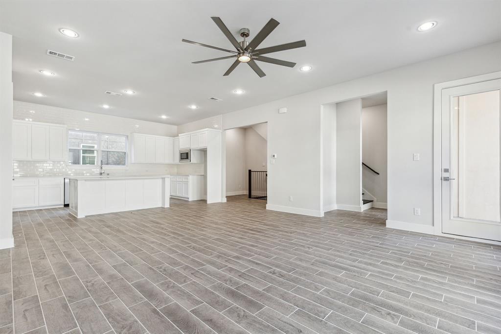 2543 Carolwood Lane Property Photo 8