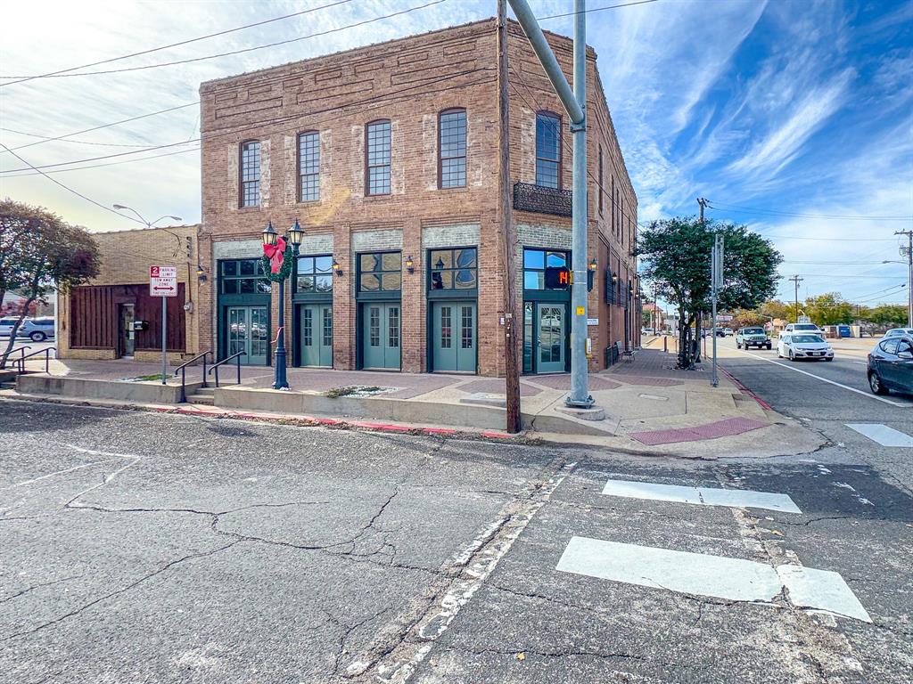 100 W Corsicana Street Property Photo 1