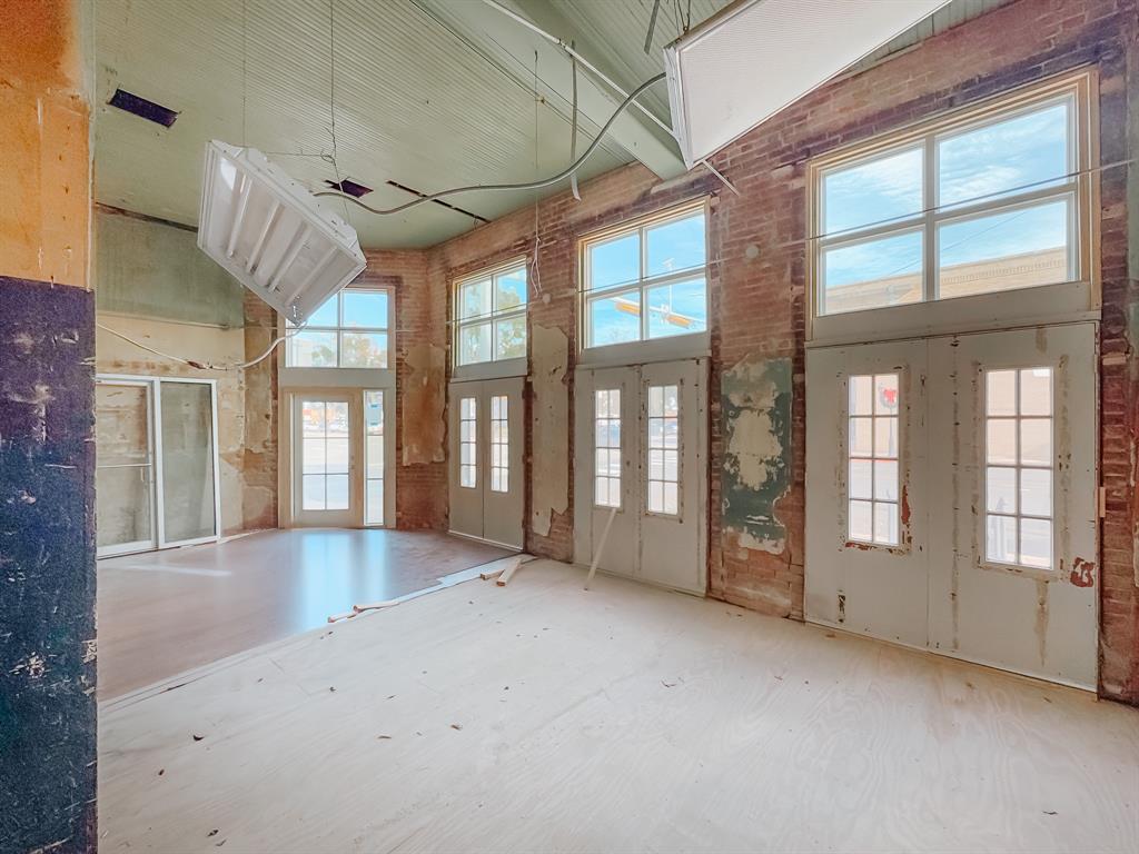 100 W Corsicana Street Property Photo 6