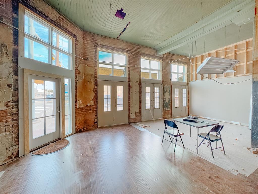 100 W Corsicana Street Property Photo 7