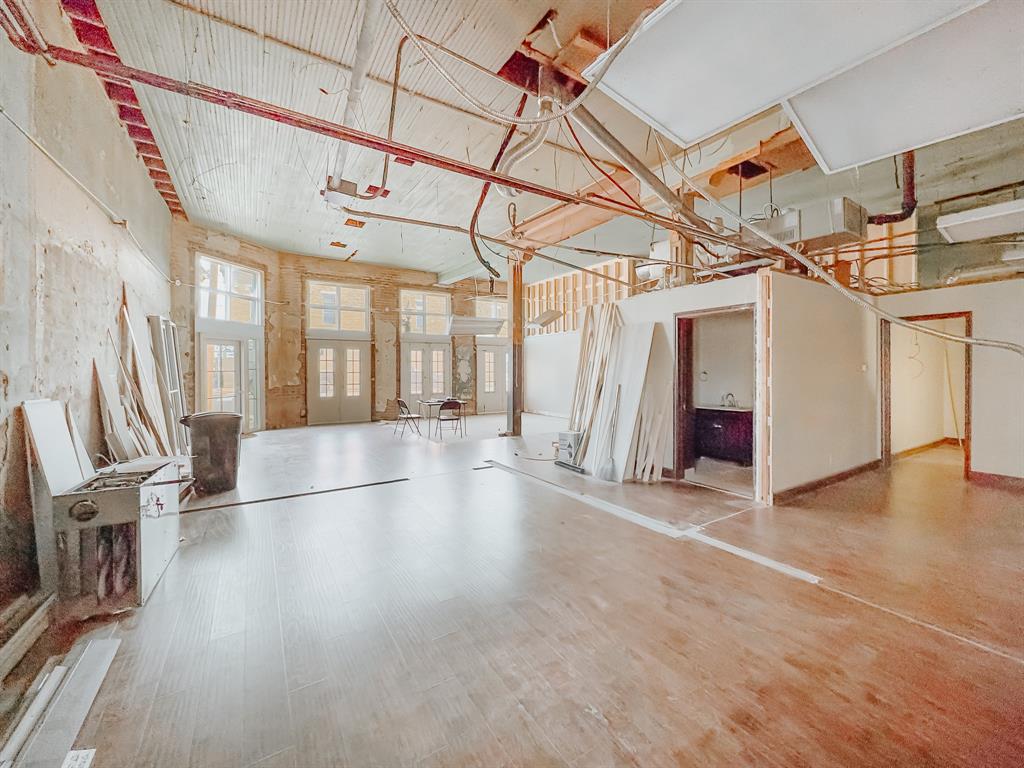 100 W Corsicana Street Property Photo 8