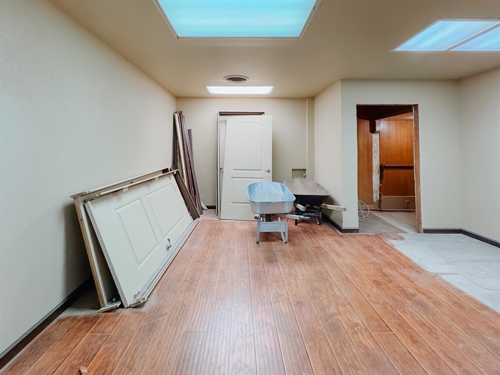 100 W Corsicana Street Property Photo 10