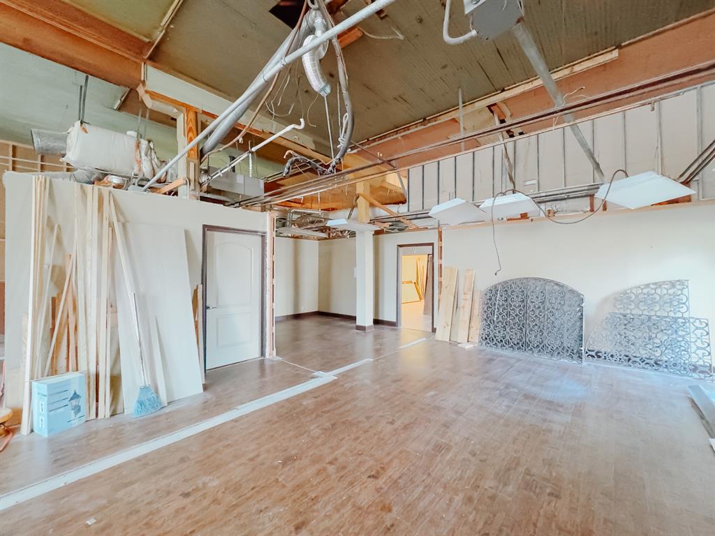100 W Corsicana Street Property Photo 11