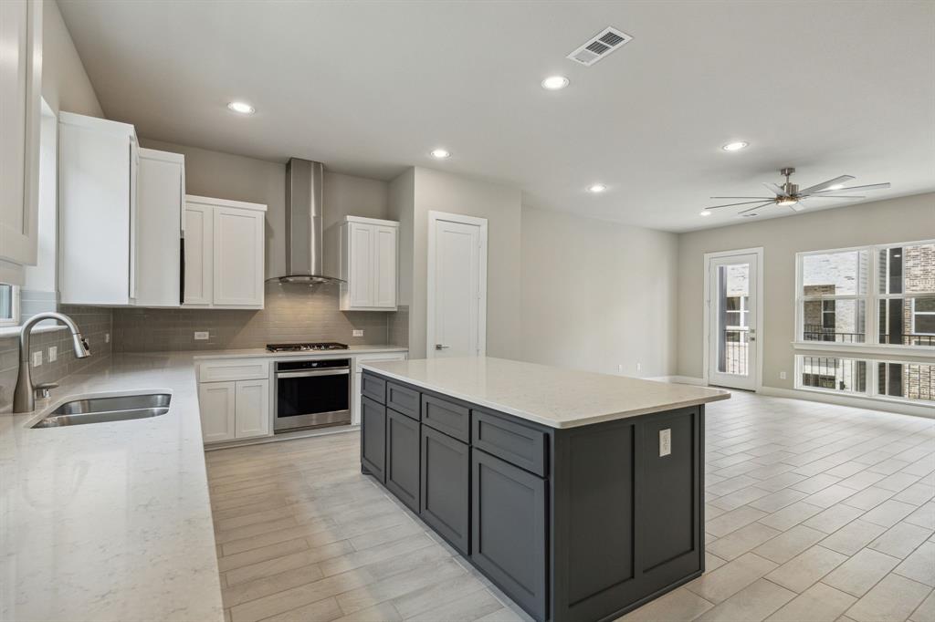 2544 Carolwood Lane Property Photo 8
