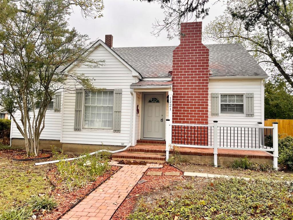 1221 N Luckett Street Property Photo