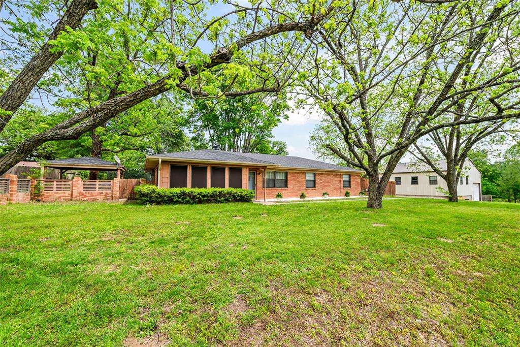 920 Kings Lane Property Photo