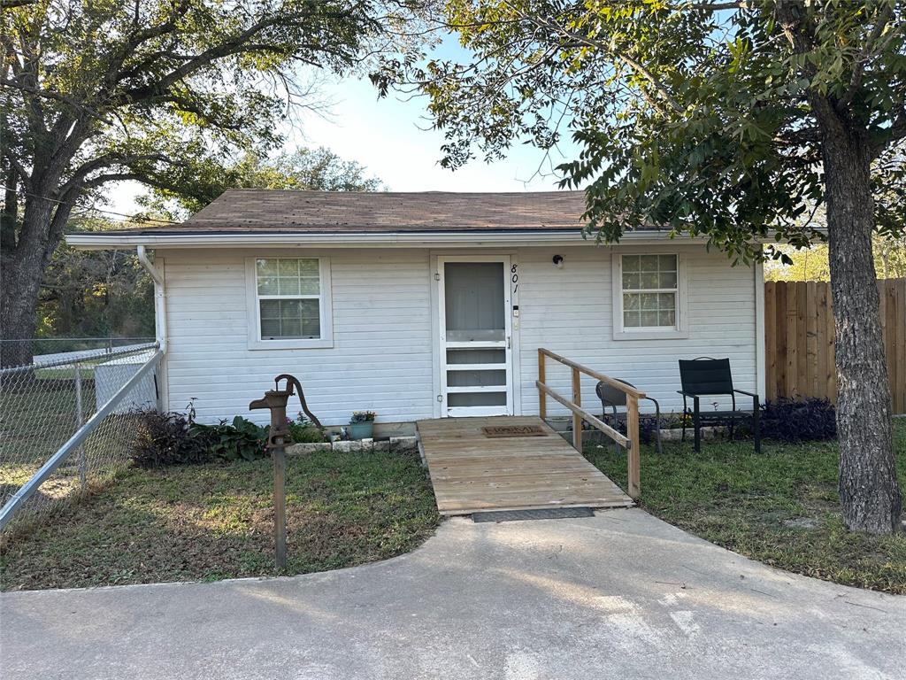 801 N Thompson Street Property Photo