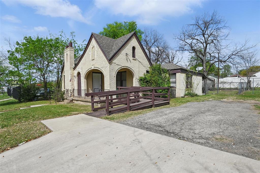 2813 E Rosedale Street Property Photo 2