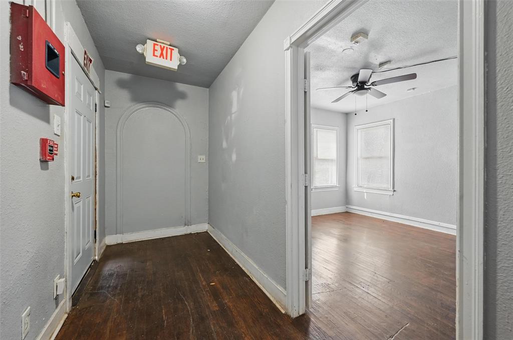 2813 E Rosedale Street Property Photo 8