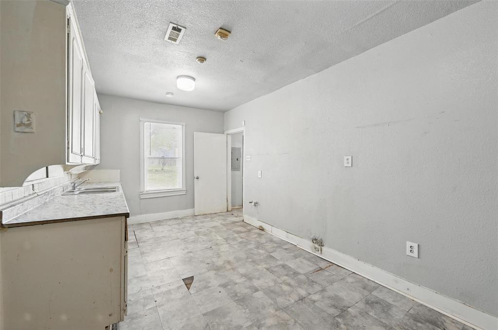 2813 E Rosedale Street Property Photo 18