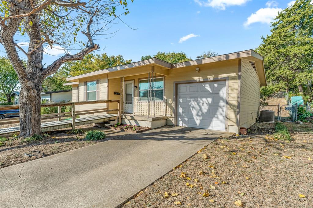 717 Huddleston Drive Property Photo
