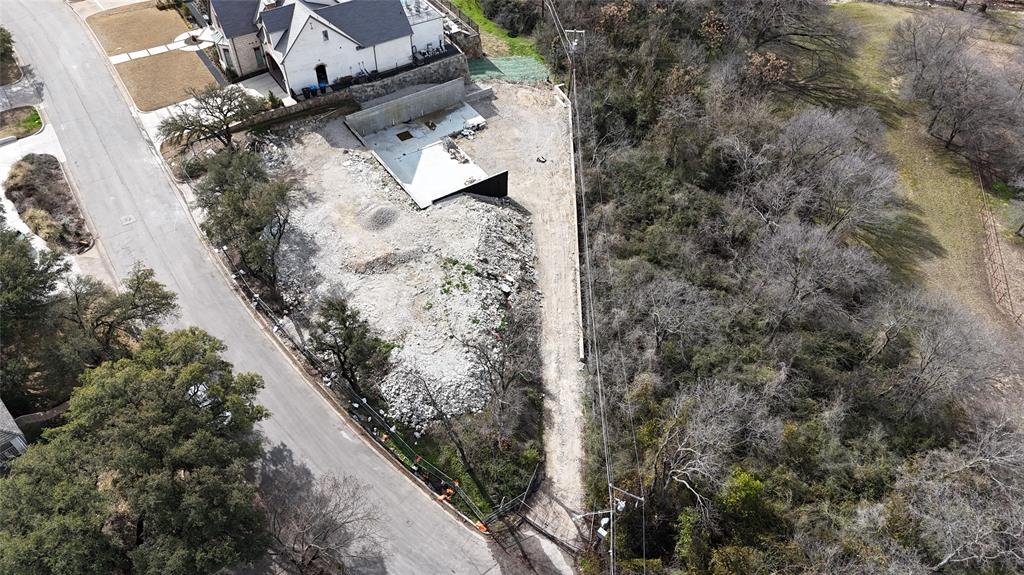400 Hazelwood Drive Property Photo 4