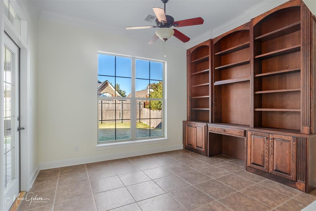 305 Paris Place Property Photo 6