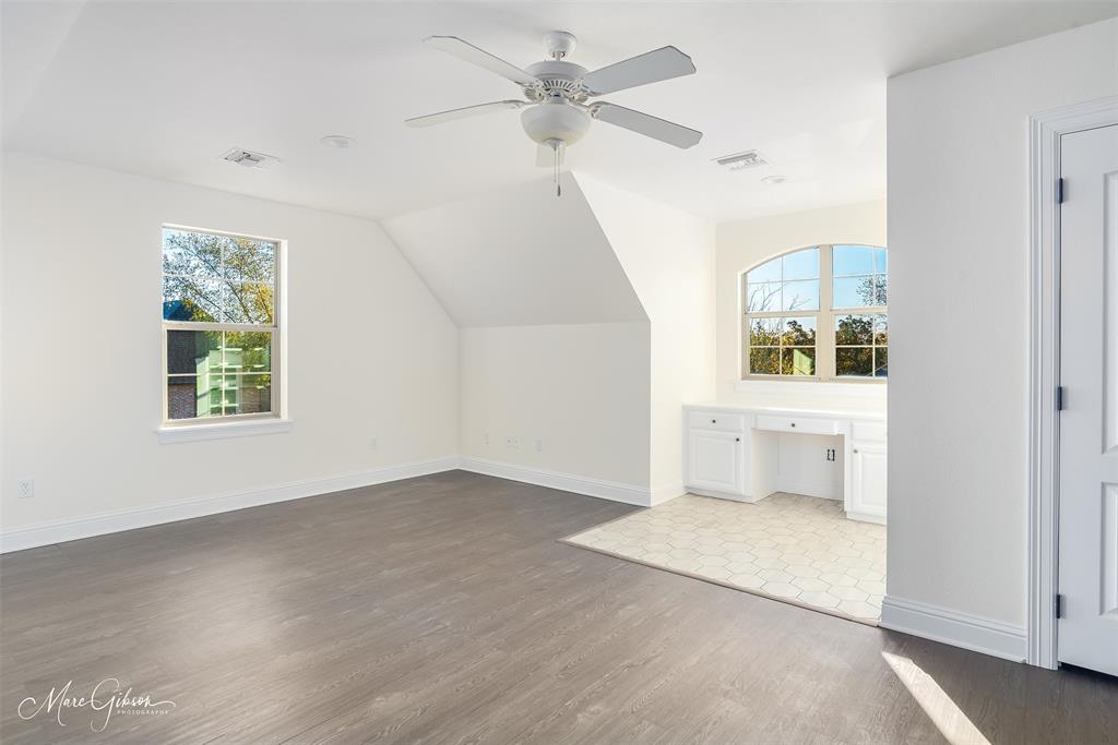 305 Paris Place Property Photo 13
