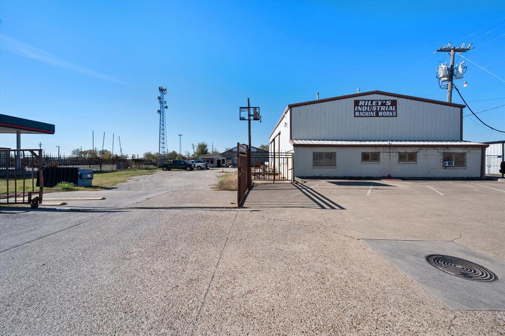 1003 S Kaufman Street Property Photo 3