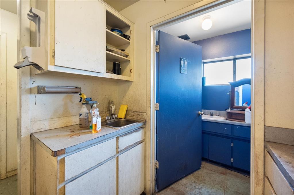 1003 S Kaufman Street Property Photo 16