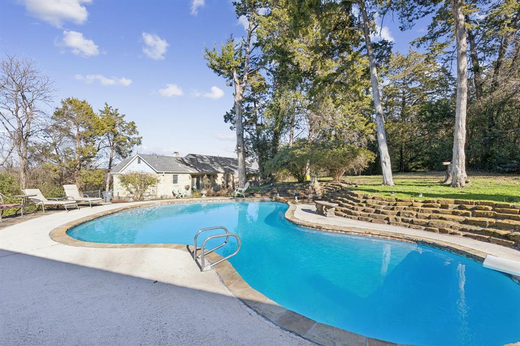 430 E Ledbetter Drive Property Photo 3
