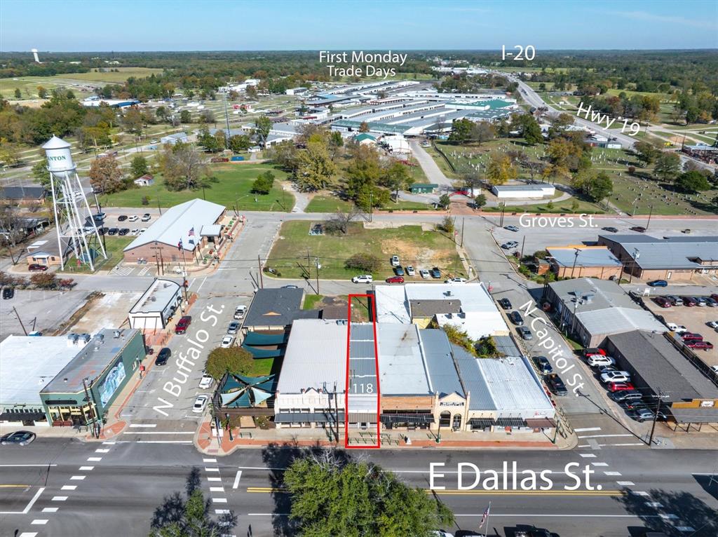 118 E Dallas Street Property Photo 2