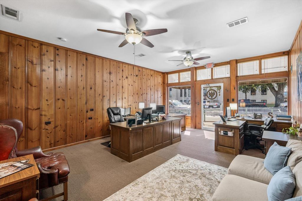 118 E Dallas Street Property Photo 8