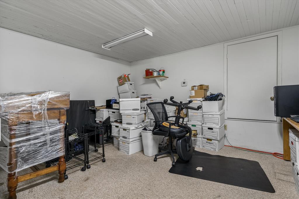 118 E Dallas Street Property Photo 26