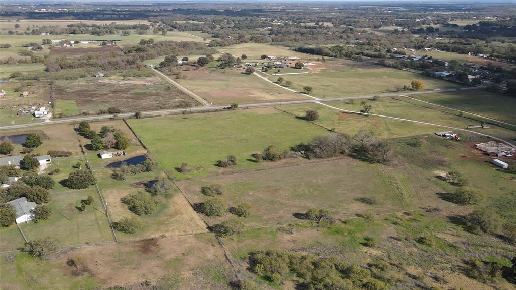 3946 Fm 2135 Property Photo 10
