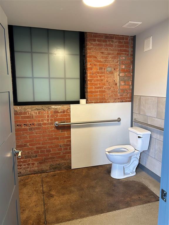 141 Oak Street Property Photo 17