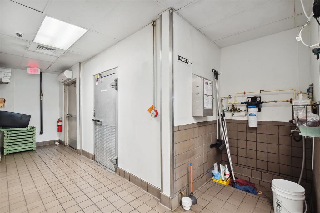 3011 W Washington Street Property Photo 24