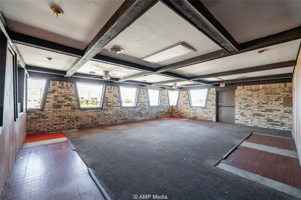 702 N Swenson Street Property Photo 6